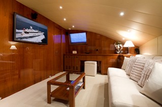 Yacht BOJANGLES -  TV Room Convertible to Double Cabin
